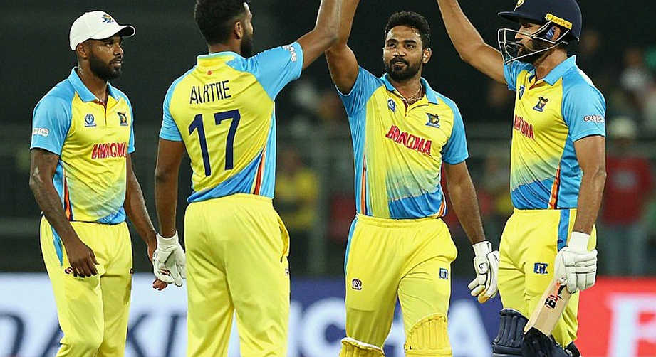 নিলামের হাতুড়ি আর বোলিং লেজার: ফাস্ট বোলারের মেরুদণ্ডের দাম কত?