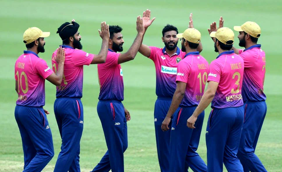 ছক্কার ঝড়ের আড়ালে হ্যামস্ট্রিং আর রিকভারির হিসাব: সাদাকাতের ৯৬ কেন এখনো প্রমাণের অপেক্ষায় ছক্কার ঝড়ের আড়ালে হ্যামস্ট্রিং আর রিকভারির হিসাব: সাদাকাতের ৯৬ কেন এখনো প্রমাণের অপেক্ষায়