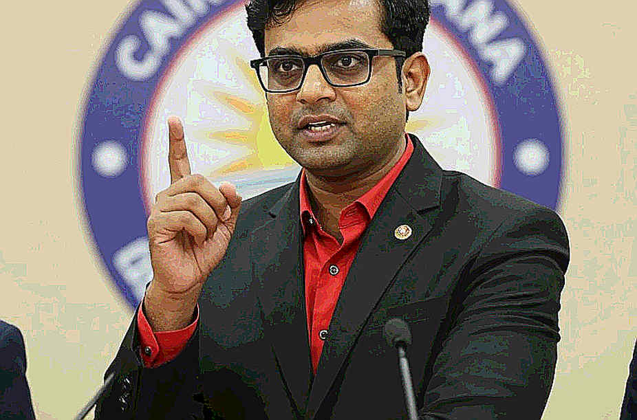 দুর্বানে বল নয়, বই: কামিন্সের শান্ত উত্তর আর খোয়াজার 'সাবর'-এর ছায়া দুর্বানে বল নয়, বই: কামিন্সের শান্ত উত্তর আর খোয়াজার 'সাবর'-এর ছায়া